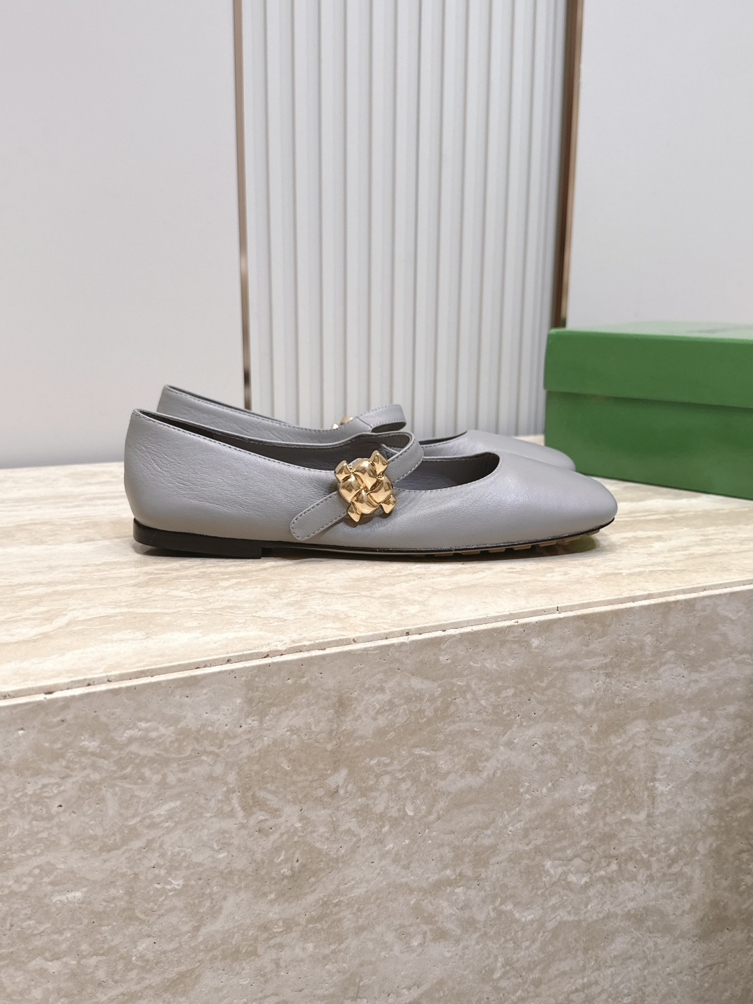 BOTTEGA VENETA 26vs早秋最新爆款单鞋系列……BV方头横带平底单鞋 小红巨书网多红星明上身!上脚真 BOTTEGA VENETA 26vs早秋最新爆款单鞋系列……BV方头横带平底单鞋 小红巨书网多红星明上身!上脚真