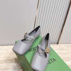 BOTTEGA VENETA 26vs早秋最新爆款单鞋系列……BV方头横带平底单鞋 小红巨书网多红星明上身!上脚真 BOTTEGA VENETA 26vs早秋最新爆款单鞋系列……BV方头横带平底单鞋 小红巨书网多红星明上身!上脚真
