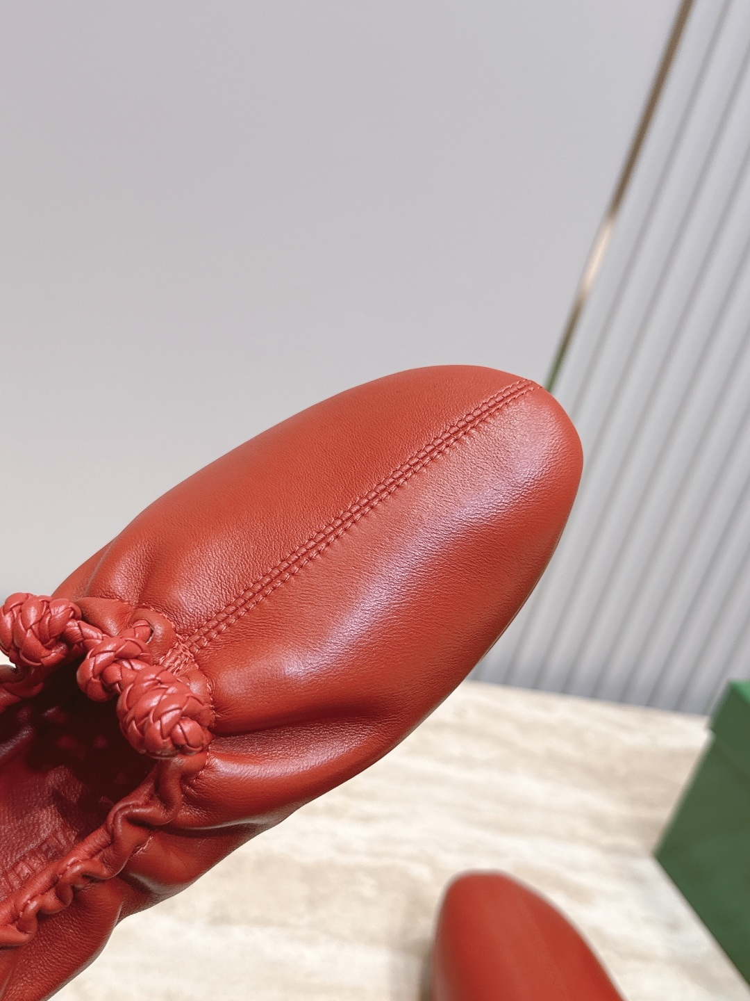 BOTTEGA VENETA BV26vs早秋最新爆款单鞋系列……褶皱松紧芭蕾舞鞋奶奶鞋 冻果控们有啦福,小红巨书 BOTTEGA VENETA BV26vs早秋最新爆款单鞋系列……褶皱松紧芭蕾舞鞋奶奶鞋 冻果控们有啦福,小红巨书