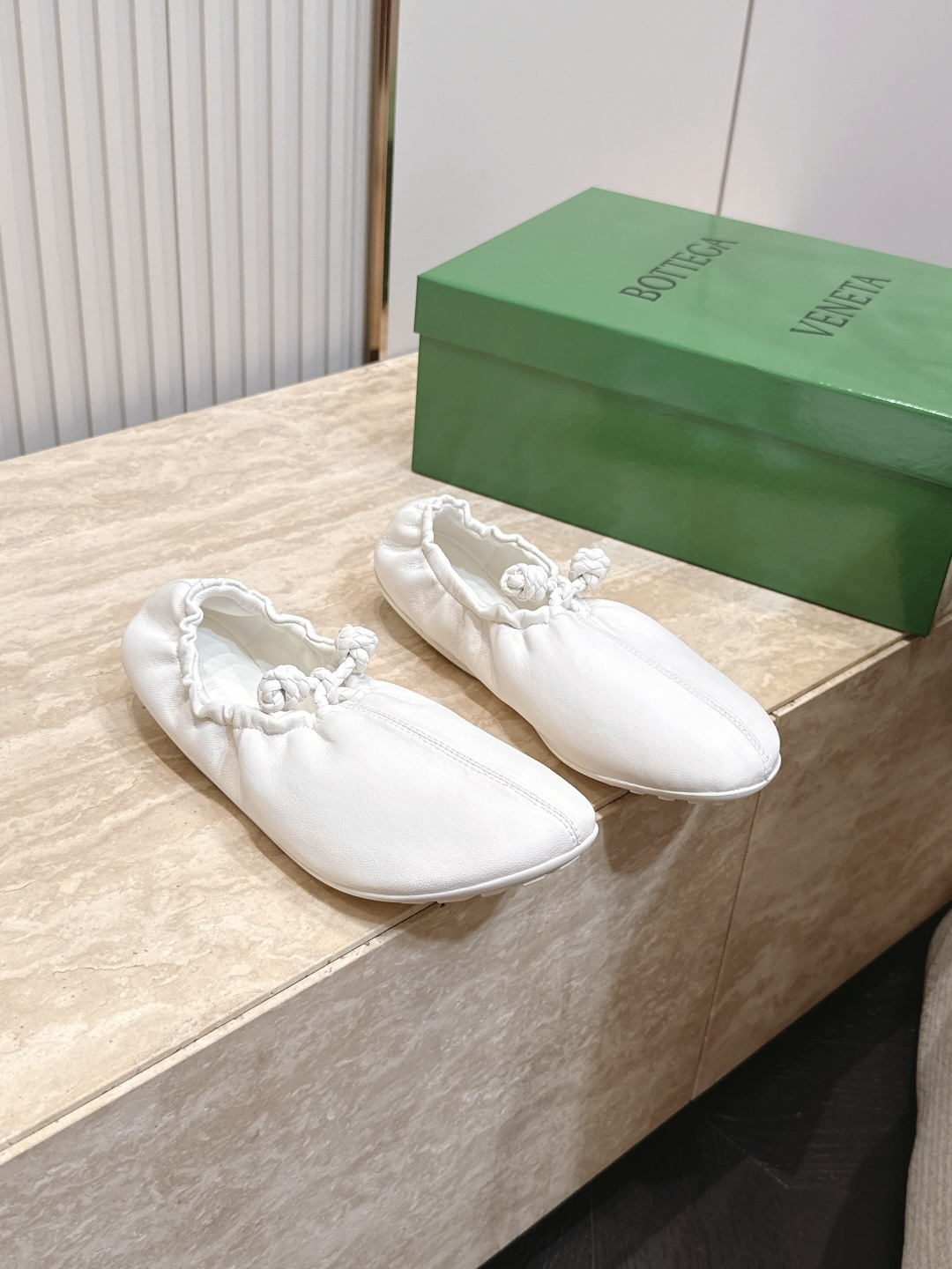 BOTTEGA VENETA  BV26vs早秋最新爆款单鞋系列……褶皱松紧芭蕾舞鞋奶奶鞋   冻果控们有啦福，小红巨书