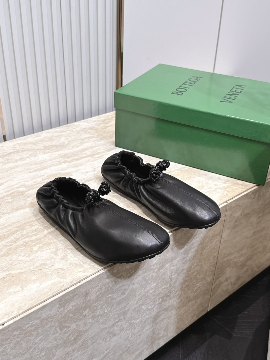 BOTTEGA VENETA  BV26vs早秋最新爆款单鞋系列……褶皱松紧芭蕾舞鞋奶奶鞋   冻果控们有啦福，小红巨书