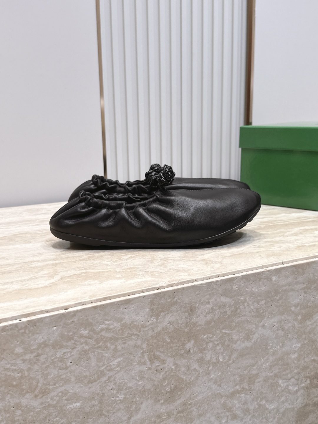 BOTTEGA VENETA  BV26vs早秋最新爆款单鞋系列……褶皱松紧芭蕾舞鞋奶奶鞋   冻果控们有啦福，小红巨书