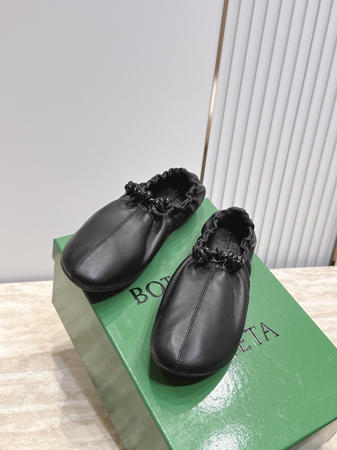 BOTTEGA VENETA  BV26vs早秋最新爆款单鞋系列……褶皱松紧芭蕾舞鞋奶奶鞋   冻果控们有啦福，小红巨书
