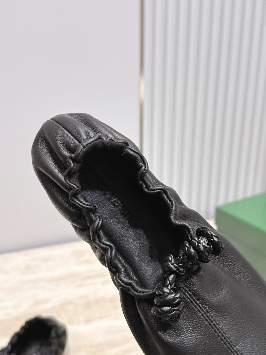 BOTTEGA VENETA  BV26vs早秋最新爆款单鞋系列……褶皱松紧芭蕾舞鞋奶奶鞋   冻果控们有啦福，小红巨书