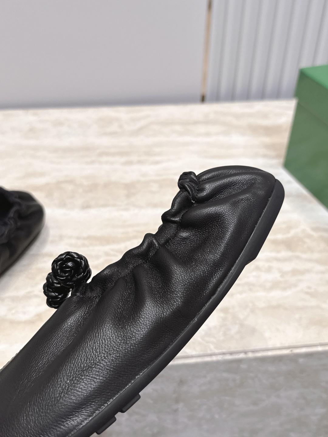 BOTTEGA VENETA  BV26vs早秋最新爆款单鞋系列……褶皱松紧芭蕾舞鞋奶奶鞋   冻果控们有啦福，小红巨书