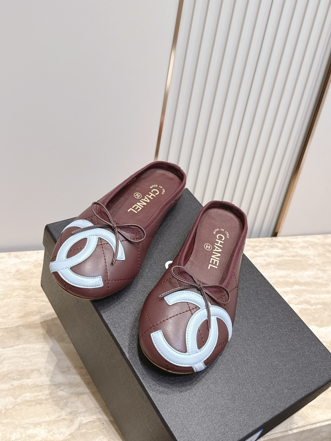 Chanel|香奈儿26康鹏鞋 半拖 专柜同步,最新经典升级半拖设计,太好爱,更有一番味道,选用柔软小羊皮,菱格纹 Chanel|香奈儿26康鹏鞋 半拖 专柜同步,最新经典升级半拖设计,太好爱,更有一番味道,选用柔软小羊皮,菱格纹