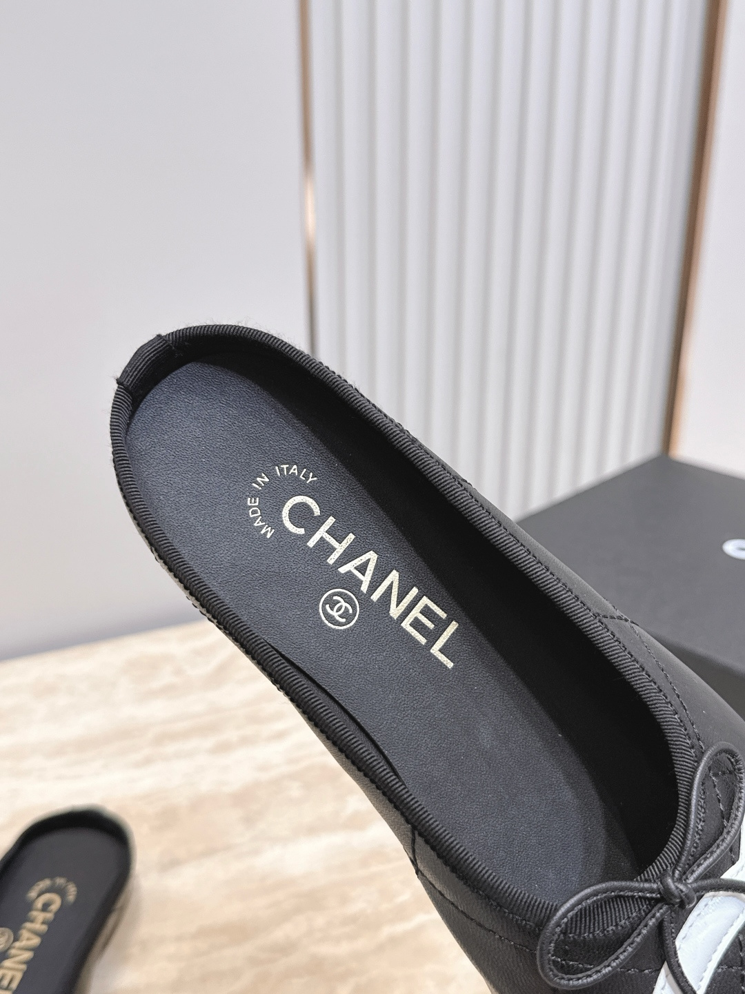 Chanel|香奈儿26康鹏鞋 半拖 专柜同步,最新经典升级半拖设计,太好爱,更有一番味道,选用柔软小羊皮,菱格纹 Chanel|香奈儿26康鹏鞋 半拖 专柜同步,最新经典升级半拖设计,太好爱,更有一番味道,选用柔软小羊皮,菱格纹