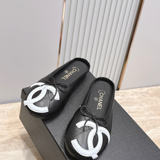 Chanel|香奈儿26康鹏鞋 半拖 专柜同步,最新经典升级半拖设计,太好爱,更有一番味道,选用柔软小羊皮,菱格纹 Chanel|香奈儿26康鹏鞋 半拖 专柜同步,最新经典升级半拖设计,太好爱,更有一番味道,选用柔软小羊皮,菱格纹