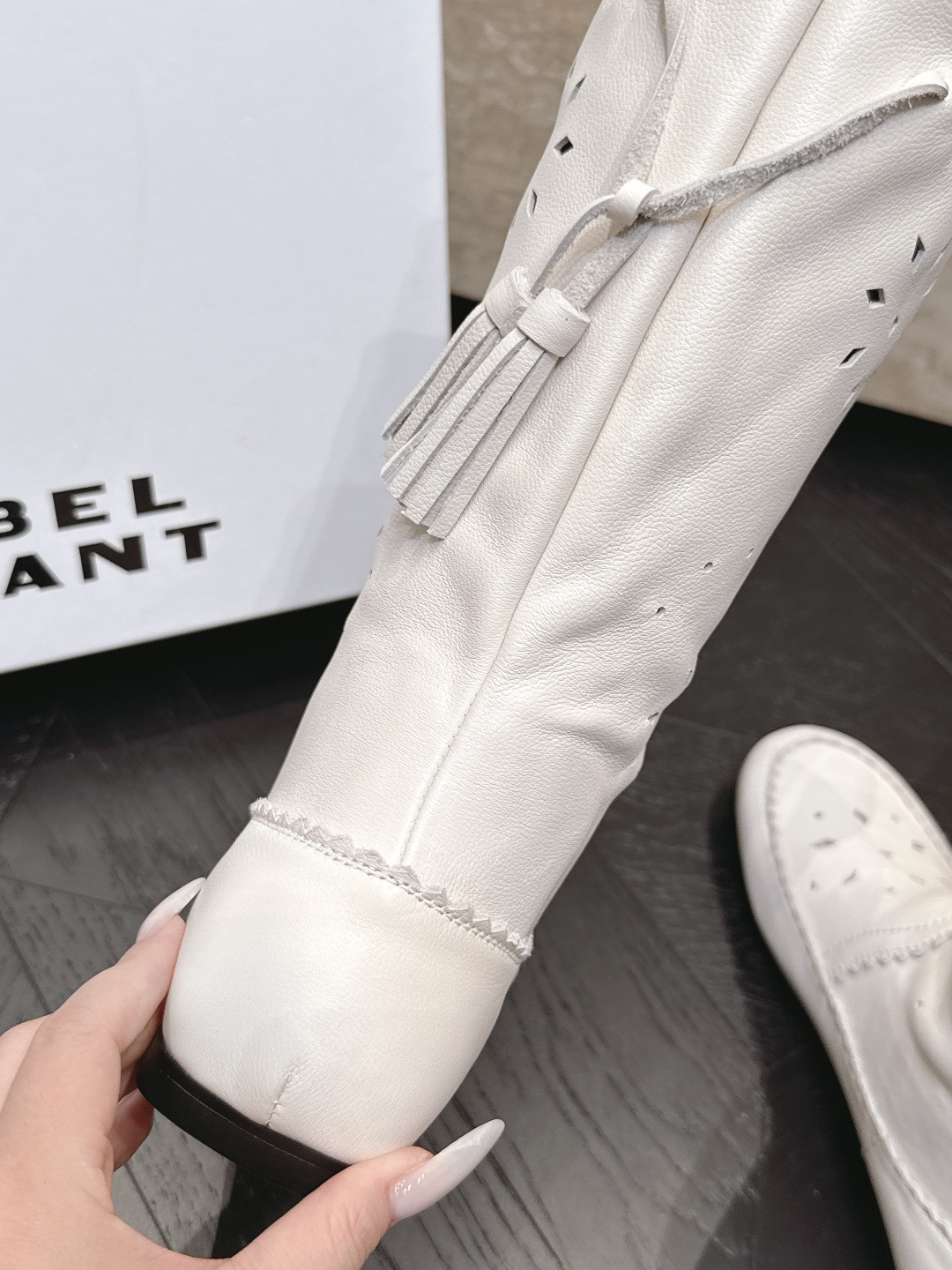 高靴 isabel marant/伊莎贝尔26vs早秋最新休闲靴子系列… 【圆头复古一脚蹬高靴】 玛兰混合过去与将来"交 高靴 isabel marant/伊莎贝尔26vs早秋最新休闲靴子系列… 【圆头复古一脚蹬高靴】 玛兰混合过去与将来"交