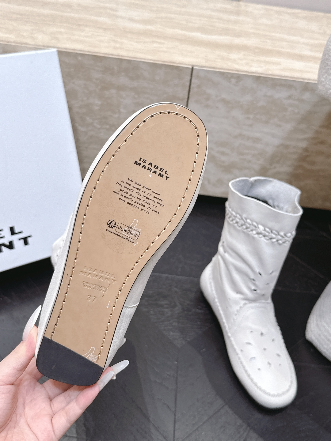 中靴 isabel marant/伊莎贝尔26vs早秋最新休闲靴子系列… 【圆头复古一脚蹬中靴】 玛兰混合过去与将来"交 中靴 isabel marant/伊莎贝尔26vs早秋最新休闲靴子系列… 【圆头复古一脚蹬中靴】 玛兰混合过去与将来"交