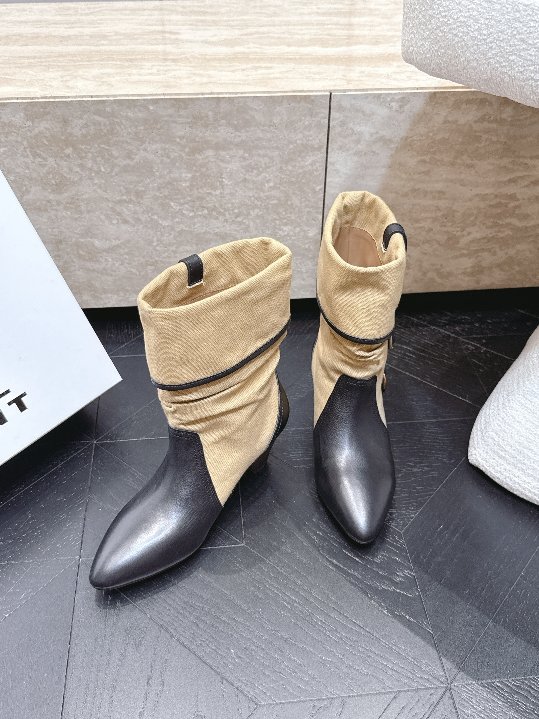 isabel marant/伊莎贝尔26vs早秋最新休闲靴子系列… 【尖头堆皱一脚蹬短靴】 玛兰混合过去与将来"交织出非 isabel marant/伊莎贝尔26vs早秋最新休闲靴子系列… 【尖头堆皱一脚蹬短靴】 玛兰混合过去与将来"交织出非