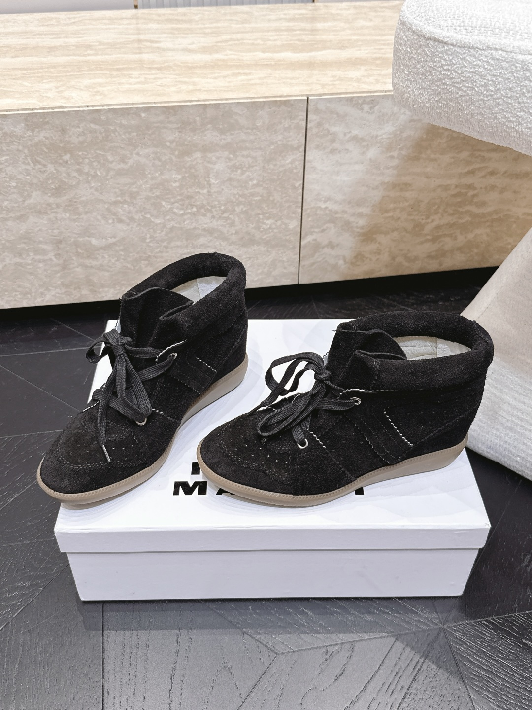 isabel marant/伊莎贝尔26vs早秋最新爆款短靴系列… 【圆头内增高短靴】 玛兰混合过去与将来"交织出非洲,