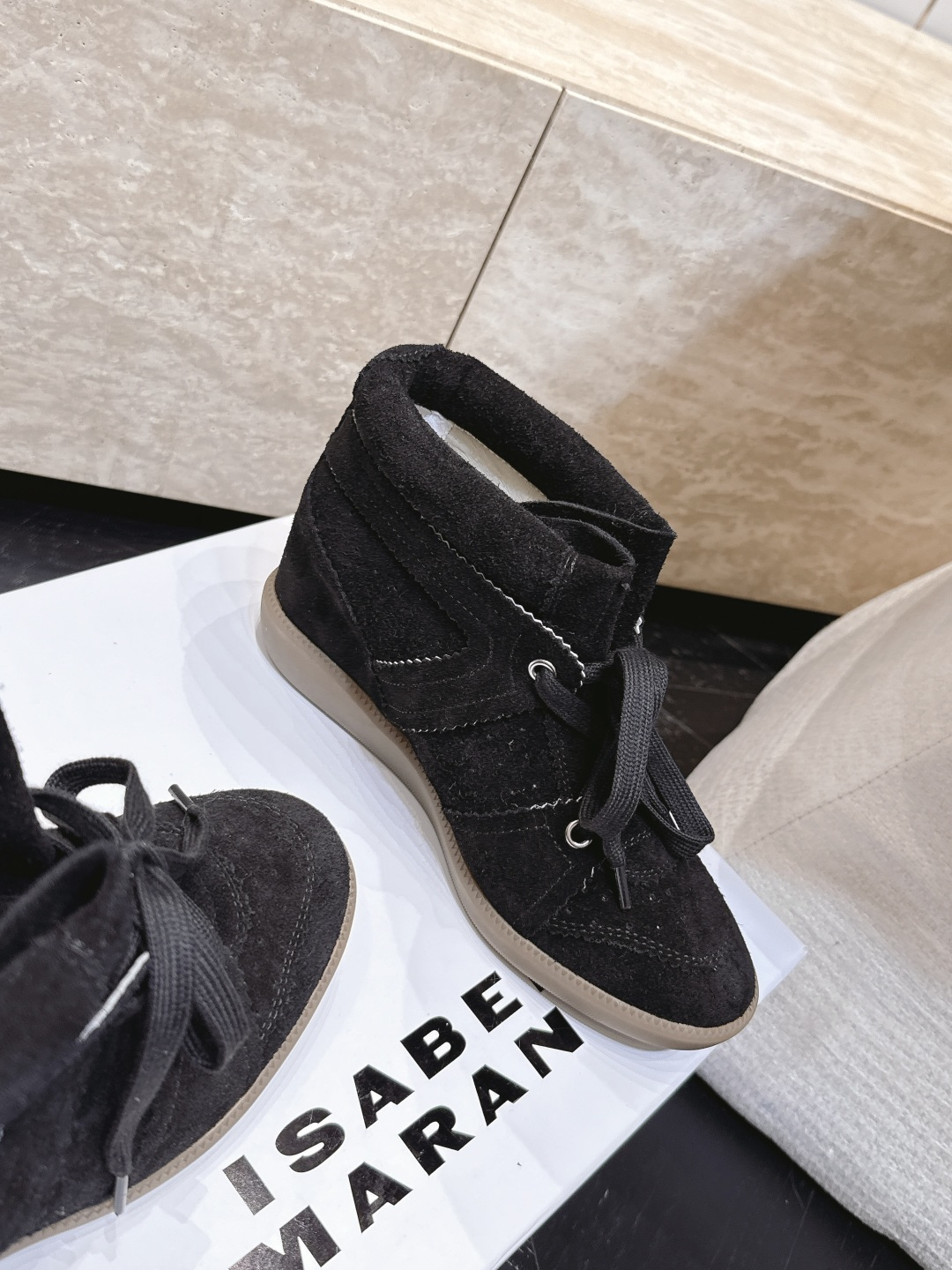 isabel marant/伊莎贝尔26vs早秋最新爆款短靴系列… 【圆头内增高短靴】 玛兰混合过去与将来"交织出非洲, isabel marant/伊莎贝尔26vs早秋最新爆款短靴系列… 【圆头内增高短靴】 玛兰混合过去与将来"交织出非洲,