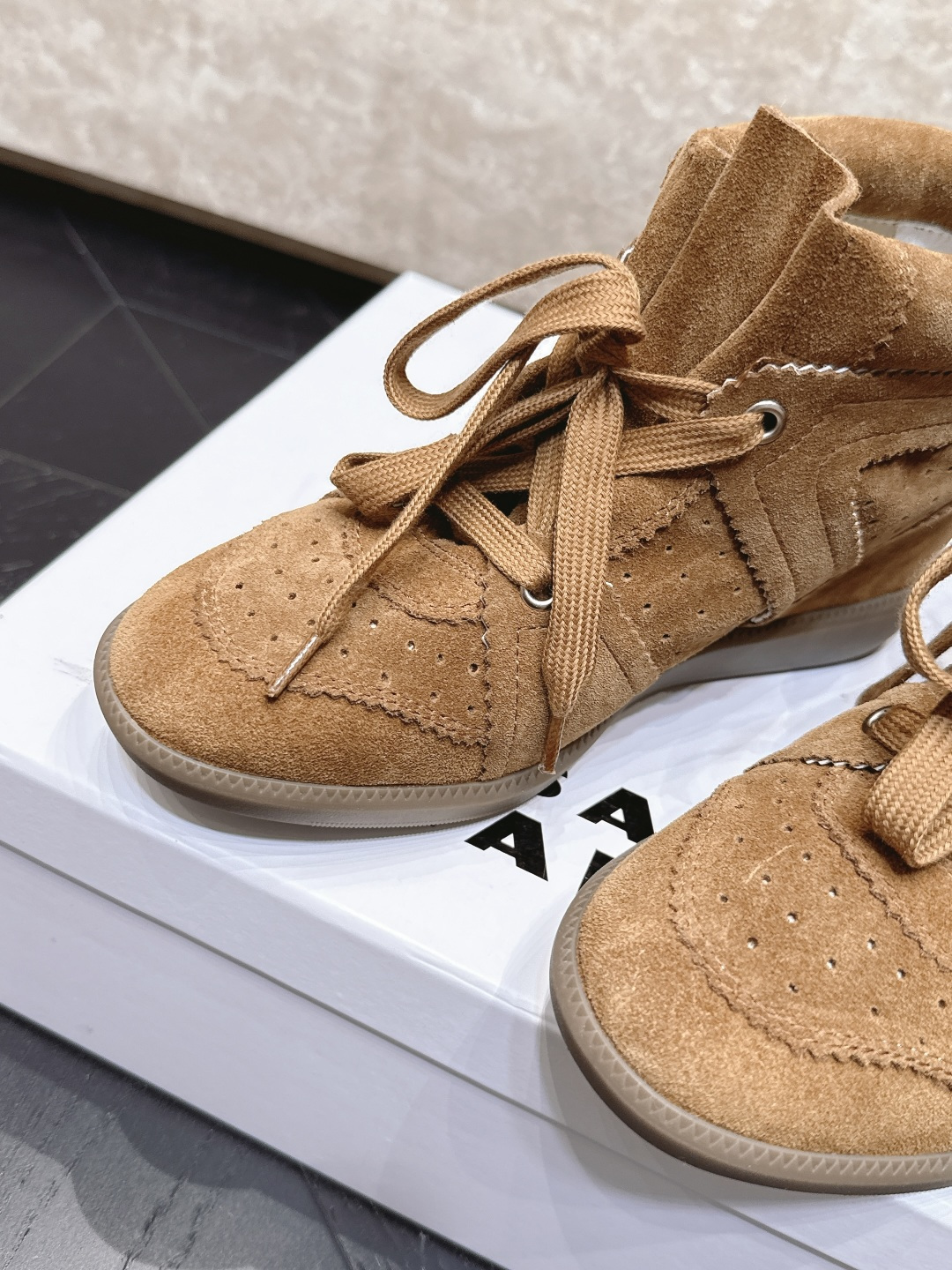 isabel marant/伊莎贝尔26vs早秋最新爆款短靴系列… 【圆头内增高短靴】 玛兰混合过去与将来"交织出非洲, isabel marant/伊莎贝尔26vs早秋最新爆款短靴系列… 【圆头内增高短靴】 玛兰混合过去与将来"交织出非洲,