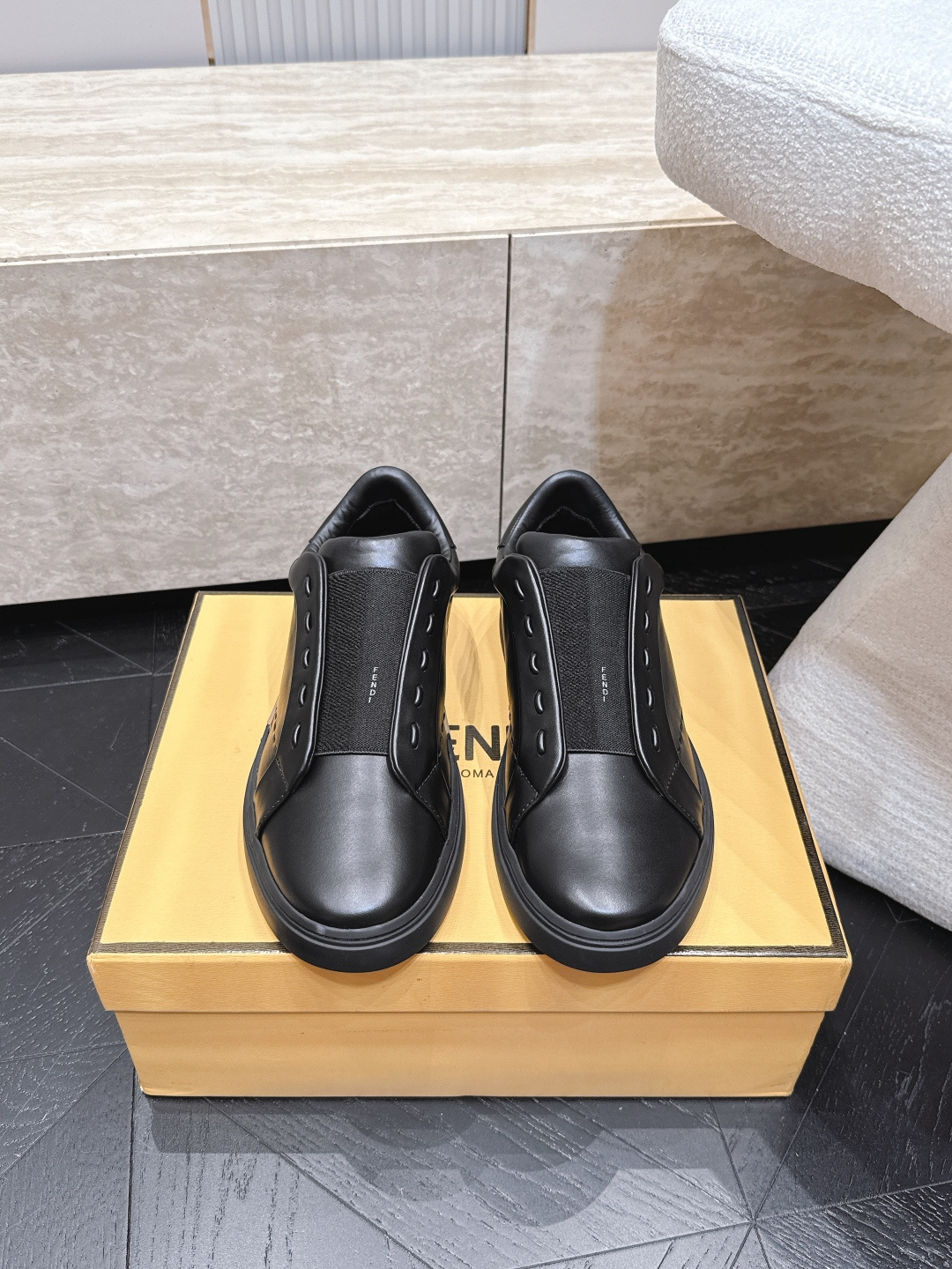 Fendi City运动鞋|新款男鞋 芬迪新款一脚蹬休闲运动鞋 搭配Pequin条纹弹力带 Selleria缝线手工缝制