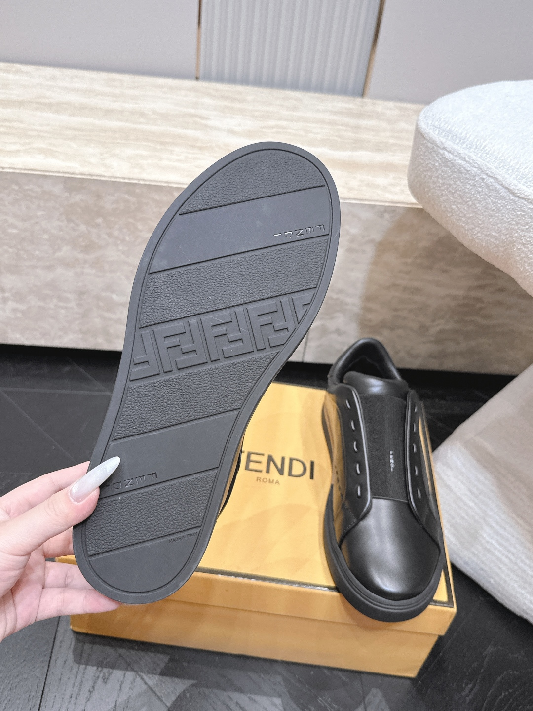 Fendi City运动鞋|新款男鞋 芬迪新款一脚蹬休闲运动鞋 搭配Pequin条纹弹力带 Selleria缝线手工缝制 Fendi City运动鞋|新款男鞋 芬迪新款一脚蹬休闲运动鞋 搭配Pequin条纹弹力带 Selleria缝线手工缝制