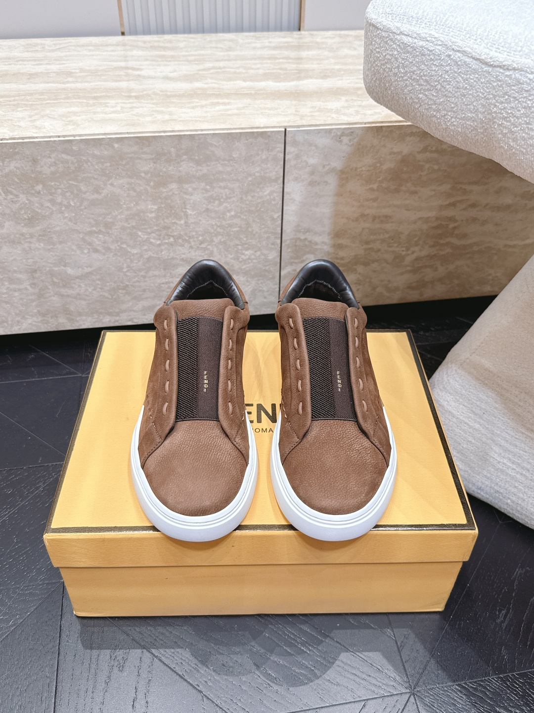Fendi City运动鞋|新款男鞋 芬迪新款一脚蹬休闲运动鞋 搭配Pequin条纹弹力带 Selleria缝线手工缝制
