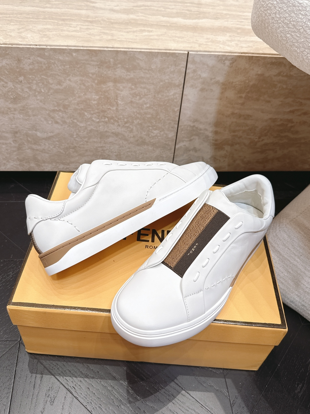 Fendi City运动鞋|新款男鞋 芬迪新款一脚蹬休闲运动鞋 搭配Pequin条纹弹力带 Selleria缝线手工缝制 Fendi City运动鞋|新款男鞋 芬迪新款一脚蹬休闲运动鞋 搭配Pequin条纹弹力带 Selleria缝线手工缝制