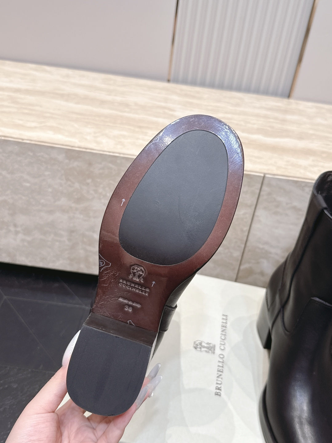 Brunello Cucinelli新款BC秋冬靴子系列 粗高跟马丁靴 BC是意大利知名品牌,极简主义风格,优雅复古又高 Brunello Cucinelli新款BC秋冬靴子系列 粗高跟马丁靴 BC是意大利知名品牌,极简主义风格,优雅复古又高