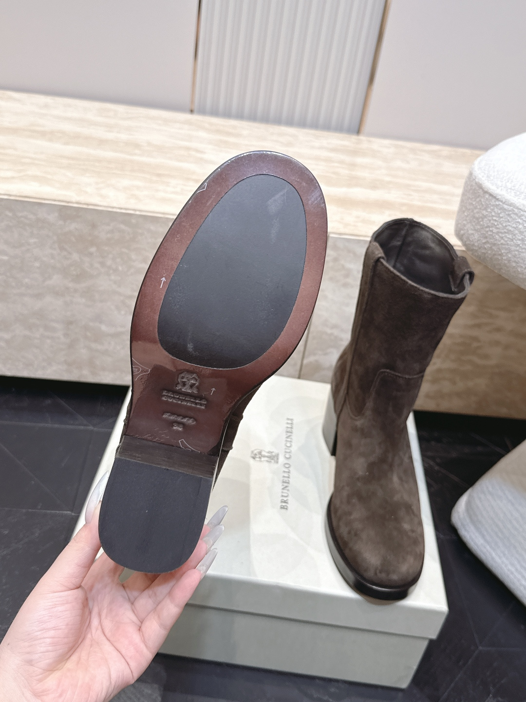 Brunello Cucinelli新款BC秋冬靴子系列 粗高跟马丁靴 BC是意大利知名品牌,极简主义风格,优雅复古又高 Brunello Cucinelli新款BC秋冬靴子系列 粗高跟马丁靴 BC是意大利知名品牌,极简主义风格,优雅复古又高