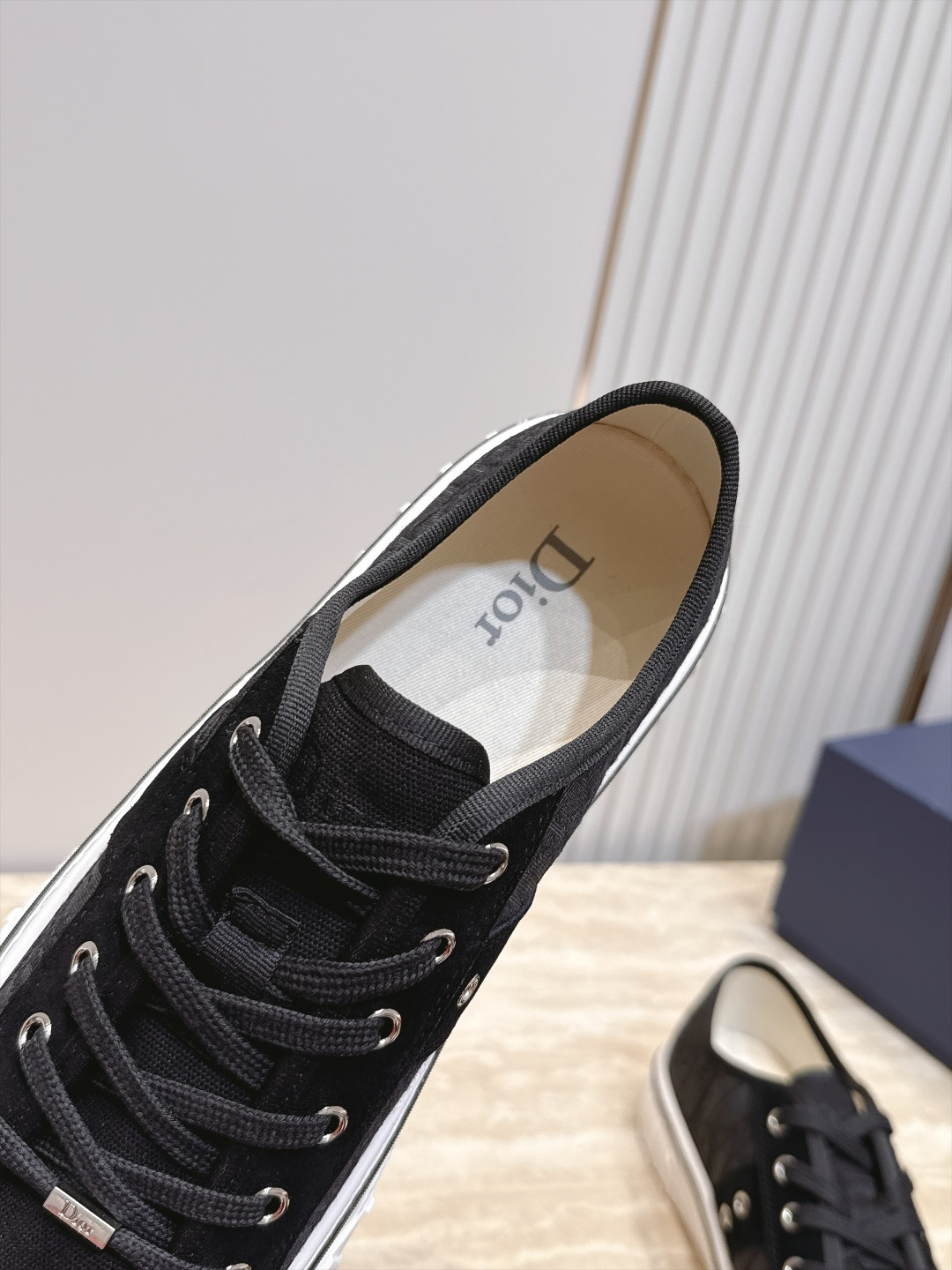 顶版 低帮 火爆情侣款 Dior 迪奥 26新款七夕限定系列 休闲鞋帆布鞋 本季单品来自七夕情人节系列,这款Hooper 顶版 低帮 火爆情侣款 Dior 迪奥 26新款七夕限定系列 休闲鞋帆布鞋 本季单品来自七夕情人节系列,这款Hooper