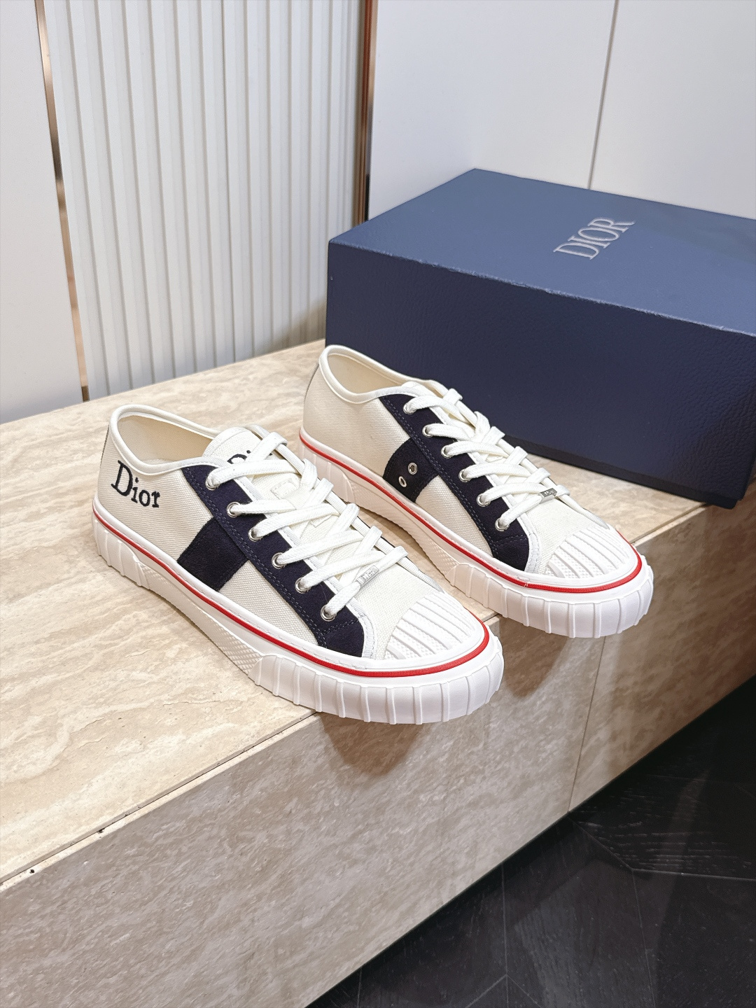 顶版 低帮 火爆情侣款 Dior 迪奥 26新款七夕限定系列 休闲鞋帆布鞋 本季单品来自七夕情人节系列，这款Hooper
