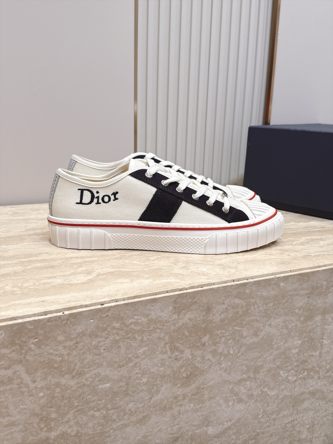 顶版 低帮 火爆情侣款 Dior 迪奥 26新款七夕限定系列 休闲鞋帆布鞋 本季单品来自七夕情人节系列，这款Hooper