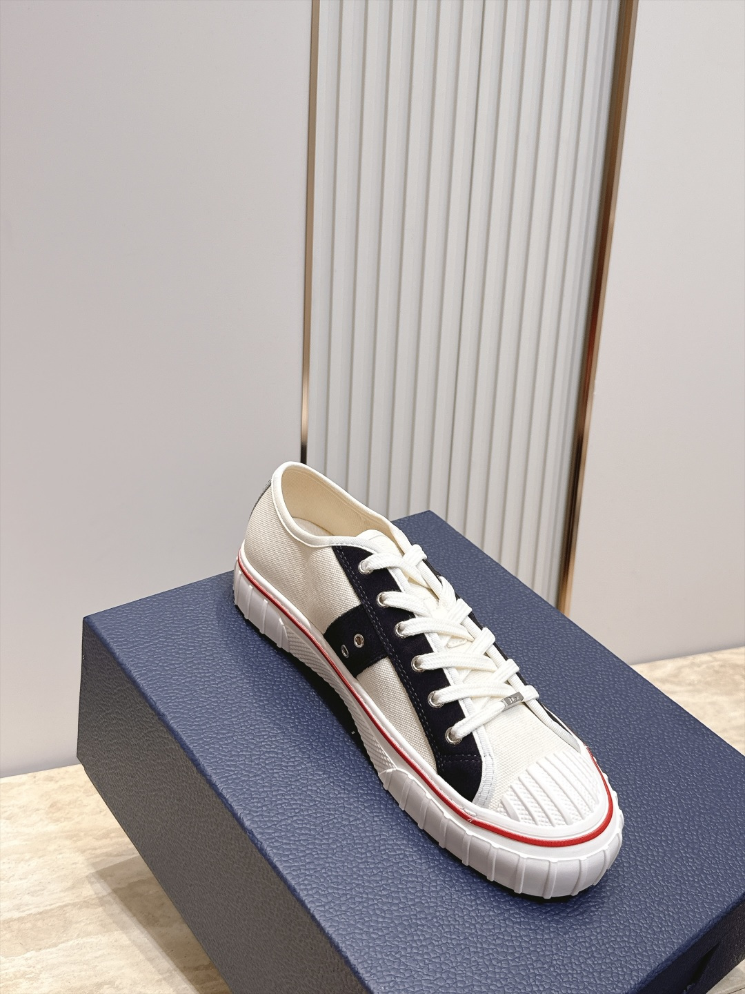 顶版 低帮 火爆情侣款 Dior 迪奥 26新款七夕限定系列 休闲鞋帆布鞋 本季单品来自七夕情人节系列，这款Hooper