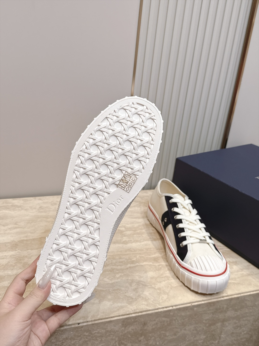 顶版 低帮 火爆情侣款 Dior 迪奥 26新款七夕限定系列 休闲鞋帆布鞋 本季单品来自七夕情人节系列，这款Hooper