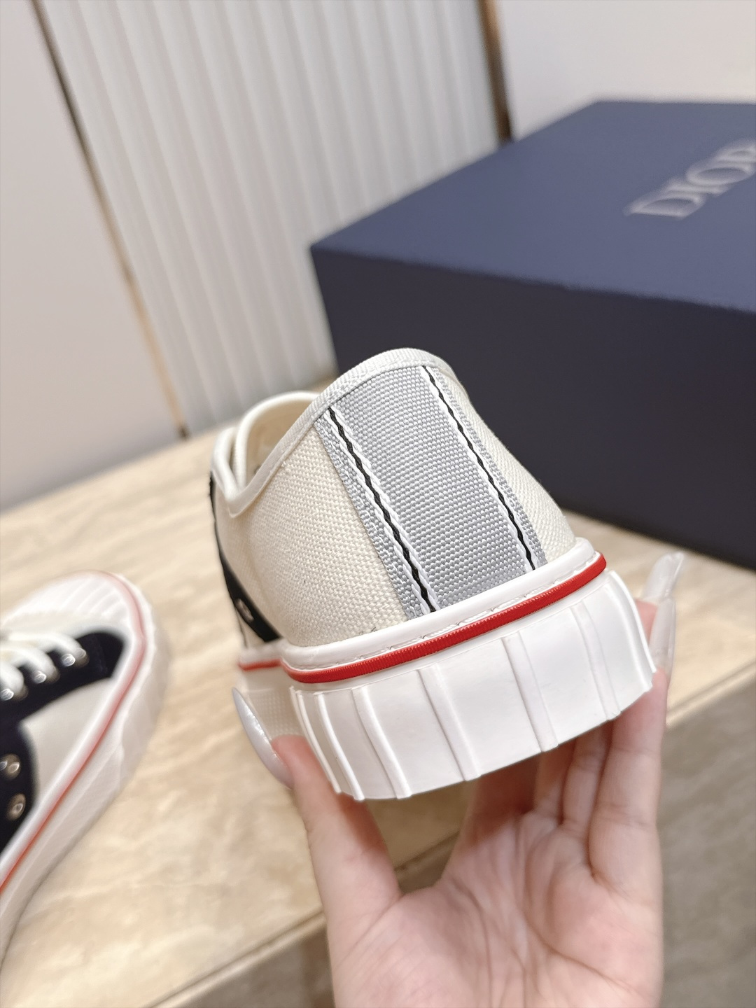 顶版 低帮 火爆情侣款 Dior 迪奥 26新款七夕限定系列 休闲鞋帆布鞋 本季单品来自七夕情人节系列，这款Hooper