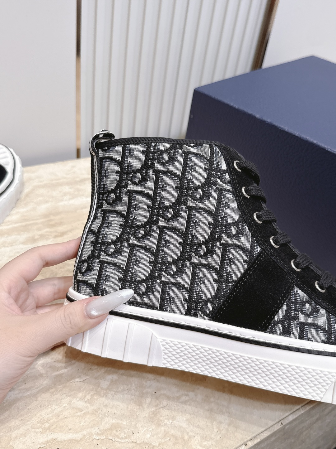 顶版 高帮 火爆情侣款 Dior 迪奥 26新款七夕限定系列 休闲鞋帆布鞋 本季单品来自七夕情人节系列，这款Hooper
