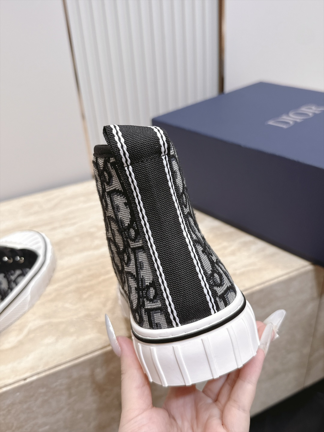 顶版 高帮 火爆情侣款 Dior 迪奥 26新款七夕限定系列 休闲鞋帆布鞋 本季单品来自七夕情人节系列，这款Hooper