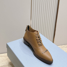 PRADA 普拉达 2026vs秋冬尖头绑带短靴 欧美尖头朋克风 帅气十足 极致调楦 整体线条流畅性保持跟原版一致 小粗 PRADA 普拉达 2026vs秋冬尖头绑带短靴 欧美尖头朋克风 帅气十足 极致调楦 整体线条流畅性保持跟原版一致 小粗