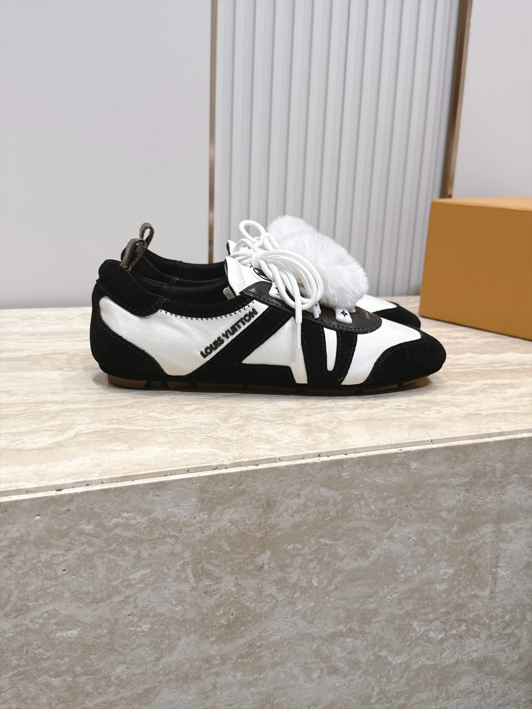 顶级版本: LV路易威登 L家 驴牌 最新Sneakerina系列 黑白 熊猫配色 玛丽珍 芭蕾运动鞋 德训鞋 休闲 顶级版本: LV路易威登 L家 驴牌 最新Sneakerina系列 黑白 熊猫配色 玛丽珍 芭蕾运动鞋 德训鞋 休闲