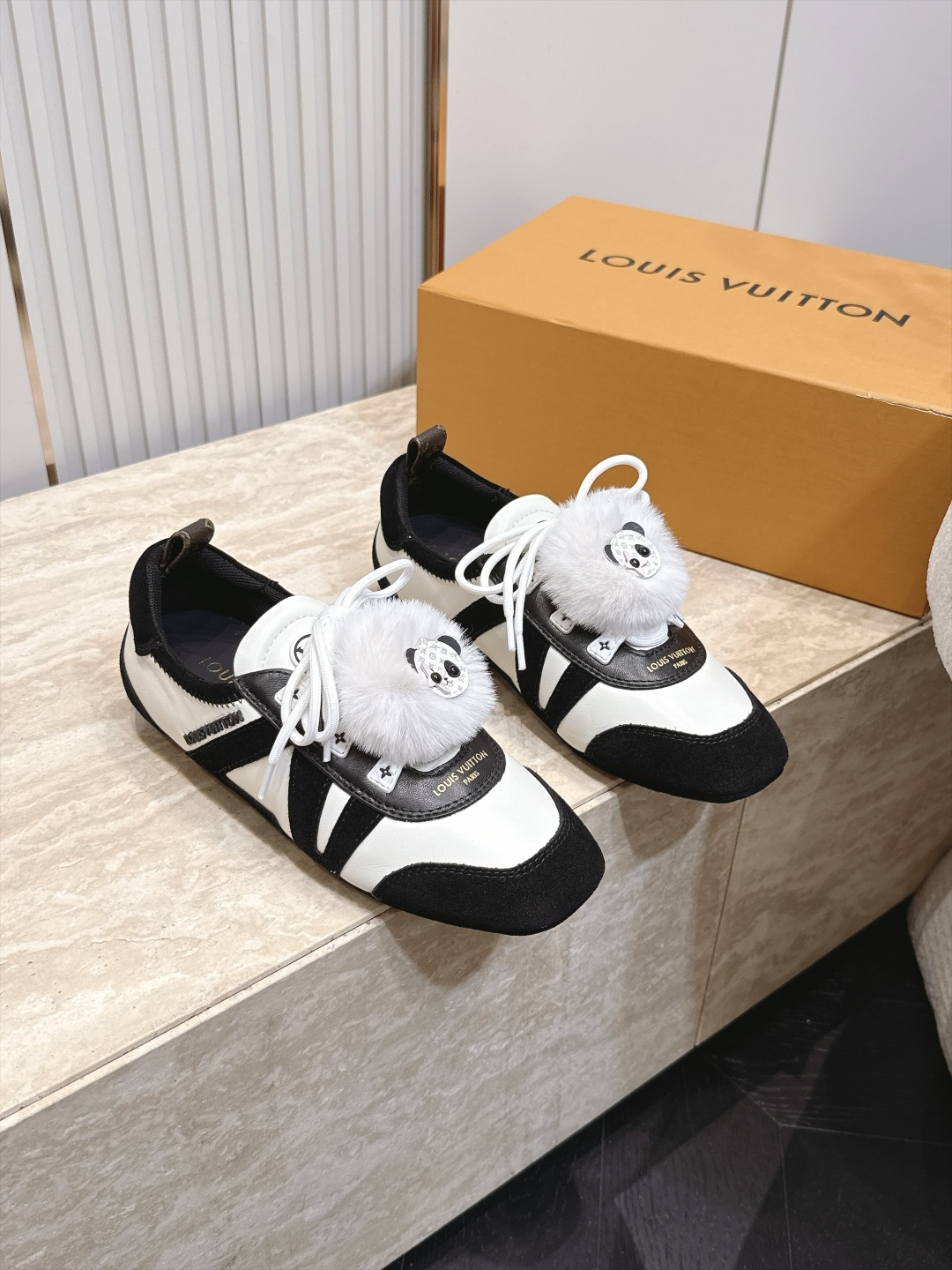 顶级版本： LV路易威登 L家 驴牌 最新Sneakerina系列 黑白 熊猫配色  玛丽珍 芭蕾运动鞋 德训鞋 休闲 