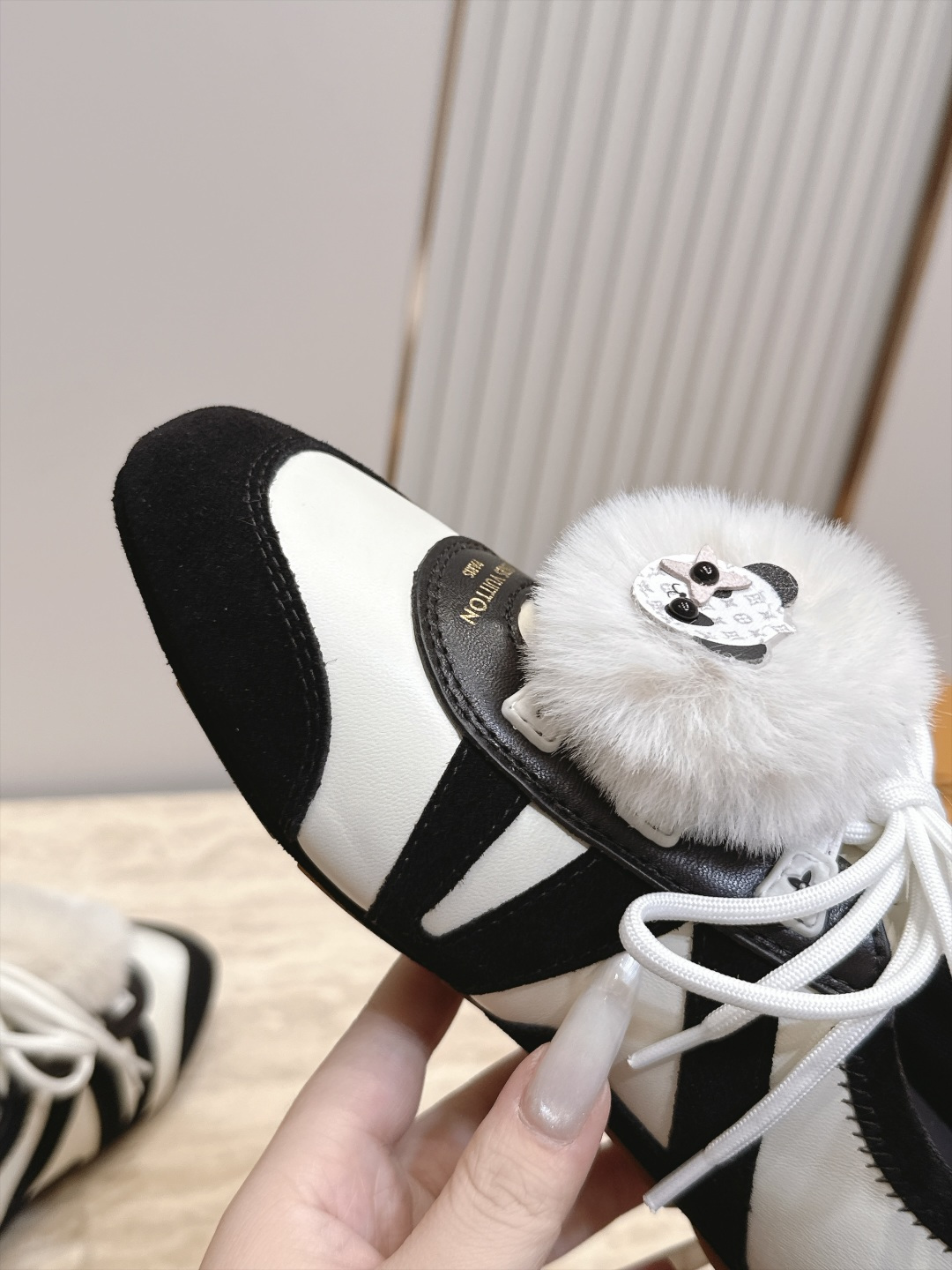 顶级版本: LV路易威登 L家 驴牌 最新Sneakerina系列 黑白 熊猫配色 玛丽珍 芭蕾运动鞋 德训鞋 休闲 顶级版本: LV路易威登 L家 驴牌 最新Sneakerina系列 黑白 熊猫配色 玛丽珍 芭蕾运动鞋 德训鞋 休闲