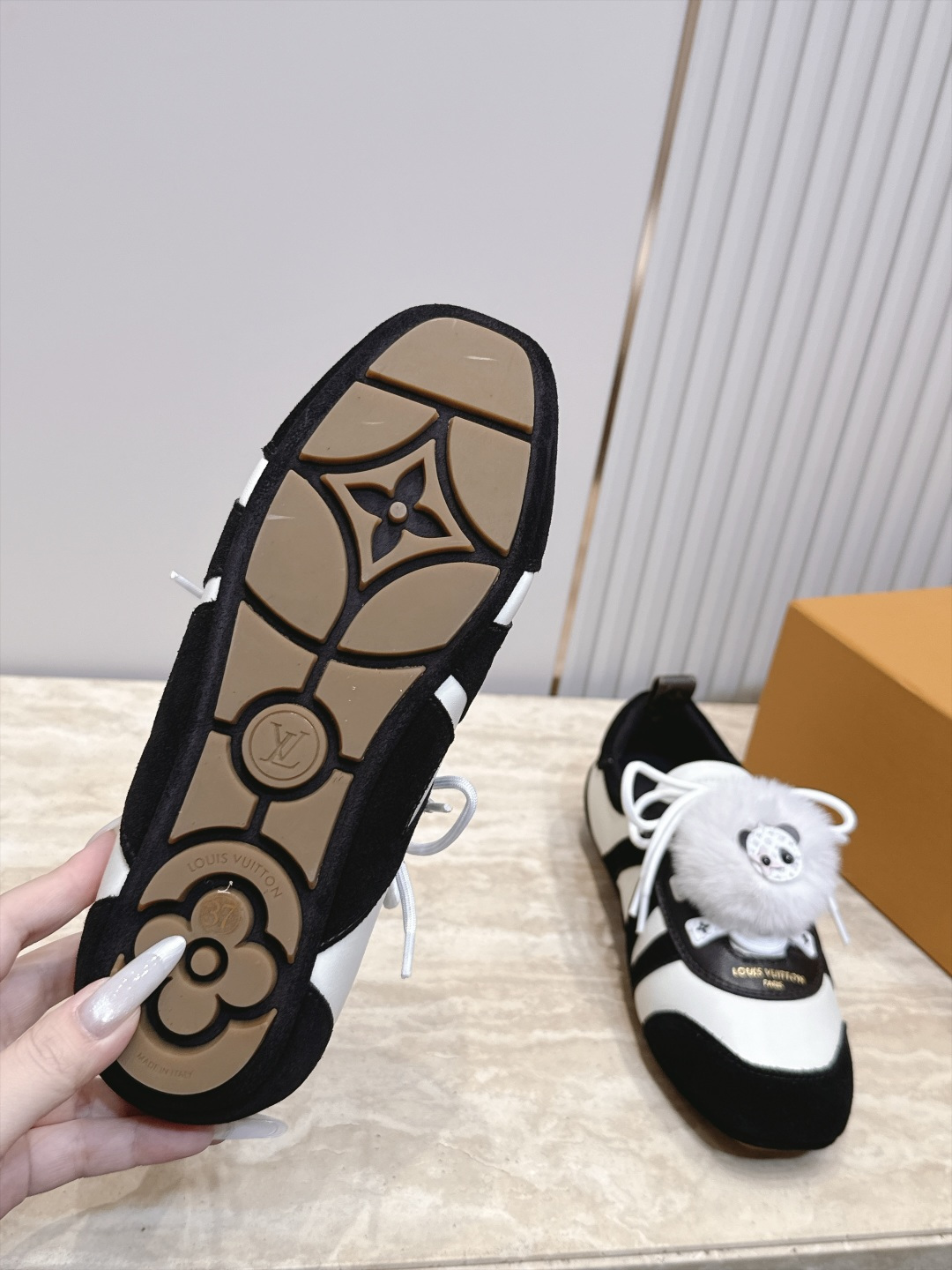 顶级版本: LV路易威登 L家 驴牌 最新Sneakerina系列 黑白 熊猫配色 玛丽珍 芭蕾运动鞋 德训鞋 休闲 顶级版本: LV路易威登 L家 驴牌 最新Sneakerina系列 黑白 熊猫配色 玛丽珍 芭蕾运动鞋 德训鞋 休闲