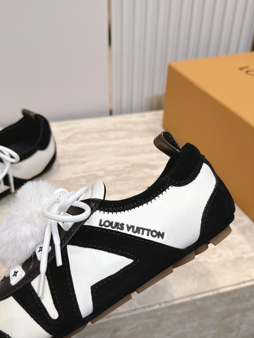 顶级版本: LV路易威登 L家 驴牌 最新Sneakerina系列 黑白 熊猫配色 玛丽珍 芭蕾运动鞋 德训鞋 休闲 顶级版本: LV路易威登 L家 驴牌 最新Sneakerina系列 黑白 熊猫配色 玛丽珍 芭蕾运动鞋 德训鞋 休闲