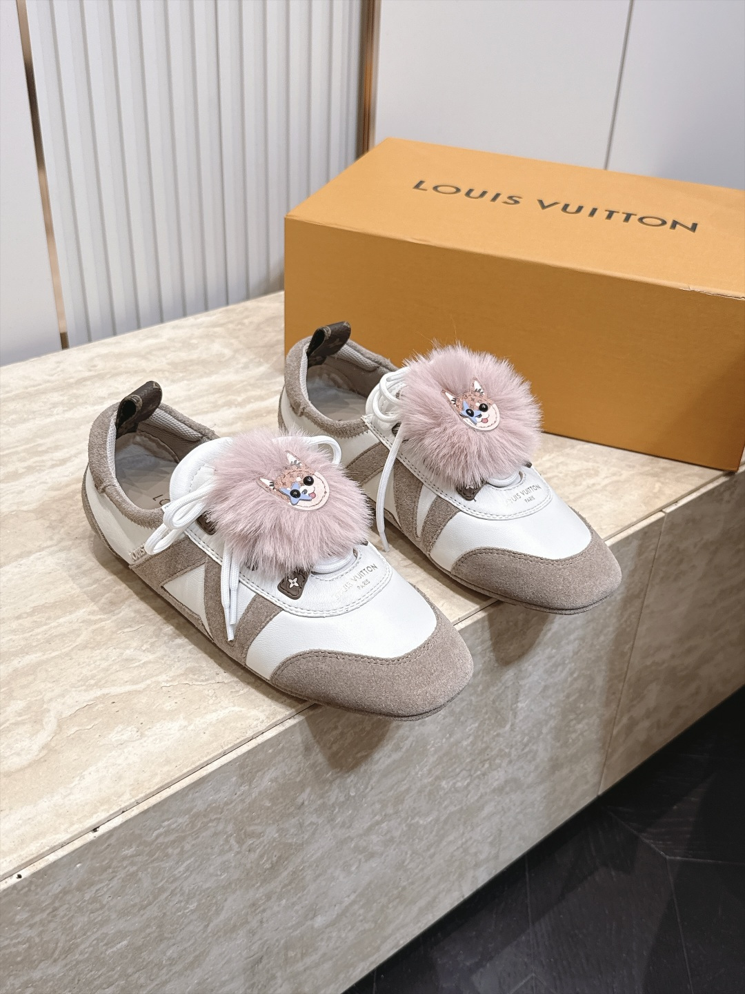 顶级版本： LV路易威登 L家 驴牌 最新Sneakerina系列 黑白 熊猫配色  玛丽珍 芭蕾运动鞋 德训鞋 休闲 