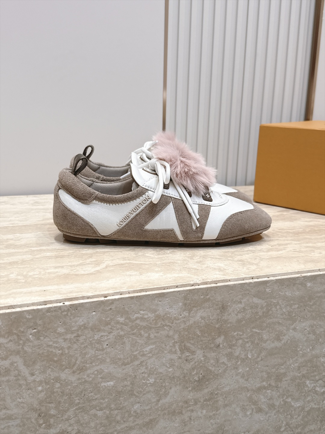 顶级版本： LV路易威登 L家 驴牌 最新Sneakerina系列 黑白 熊猫配色  玛丽珍 芭蕾运动鞋 德训鞋 休闲 