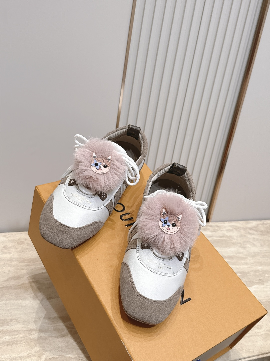 顶级版本： LV路易威登 L家 驴牌 最新Sneakerina系列 黑白 熊猫配色  玛丽珍 芭蕾运动鞋 德训鞋 休闲 
