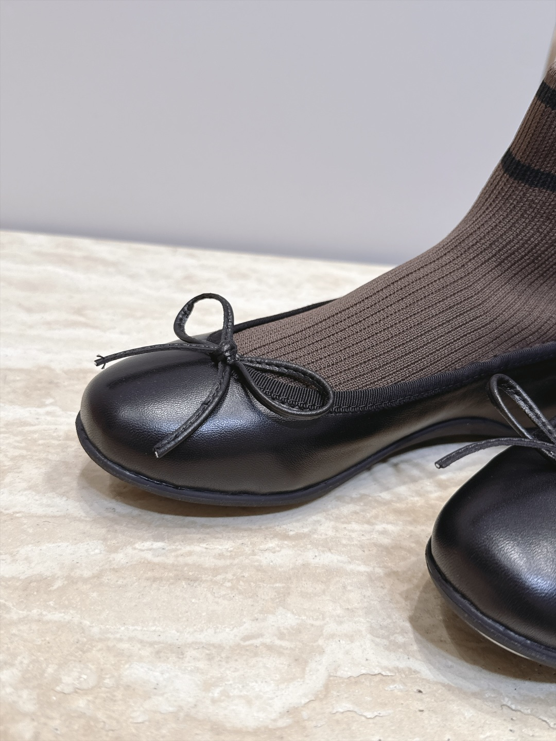 CHANEL 香奈儿 2026 早秋新款 圆头 蝴蝶结 袜套芭蕾舞鞋这双把优雅刻在骨子里的Chanel袜靴！经典黑白条纹