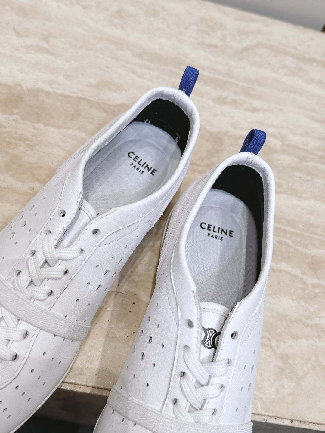 Celine 思琳赛琳 最新Racer系列 复古 休闲 运动鞋‼️ 这款Racer运动鞋 灵感源自70年代的这 Celine 思琳赛琳 最新Racer系列 复古 休闲 运动鞋‼️ 这款Racer运动鞋 灵感源自70年代的这