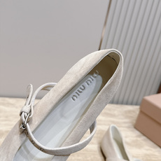 MiuMiu/缪缪 2026ss秋冬新款尖头玛丽珍平底鞋单鞋 非常低调的一款单鞋 乖巧减龄 上脚显腿又高级 舒适度也做到 MiuMiu/缪缪 2026ss秋冬新款尖头玛丽珍平底鞋单鞋 非常低调的一款单鞋 乖巧减龄 上脚显腿又高级 舒适度也做到