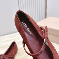 MiuMiu/缪缪 2026ss秋冬新款尖头玛丽珍平底鞋单鞋 非常低调的一款单鞋 乖巧减龄 上脚显腿又高级 舒适度也做到 MiuMiu/缪缪 2026ss秋冬新款尖头玛丽珍平底鞋单鞋 非常低调的一款单鞋 乖巧减龄 上脚显腿又高级 舒适度也做到