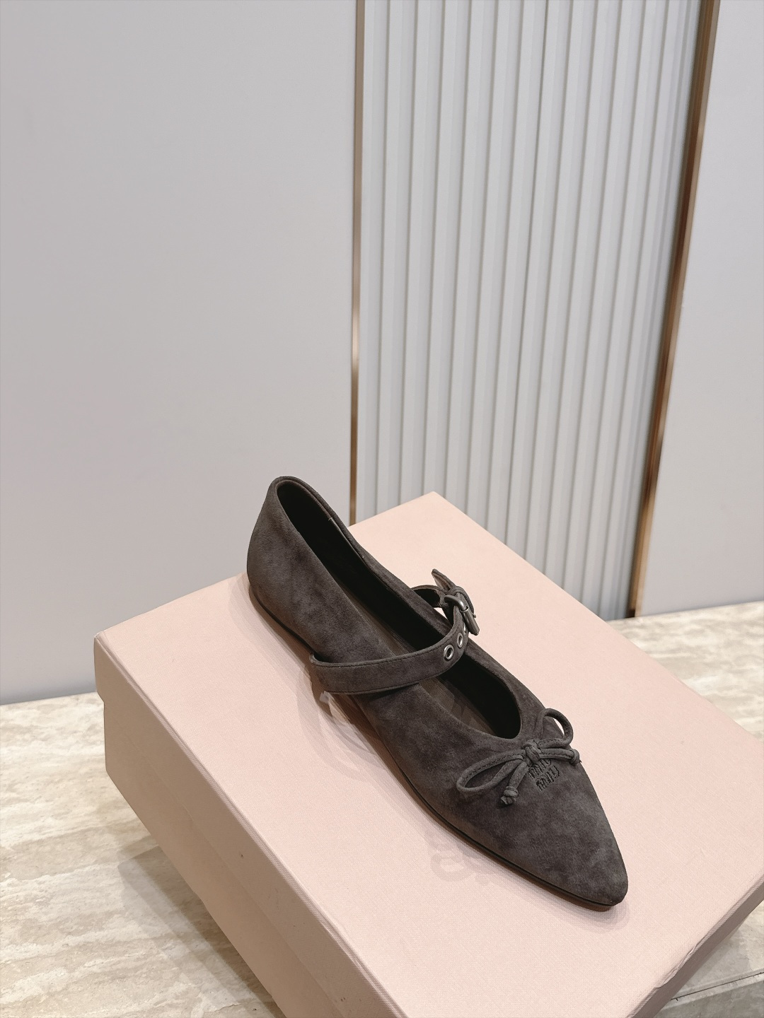 MiuMiu/缪缪 2026ss秋冬新款尖头玛丽珍平底鞋单鞋 非常低调的一款单鞋 乖巧减龄 上脚显腿又高级 舒适度也做到