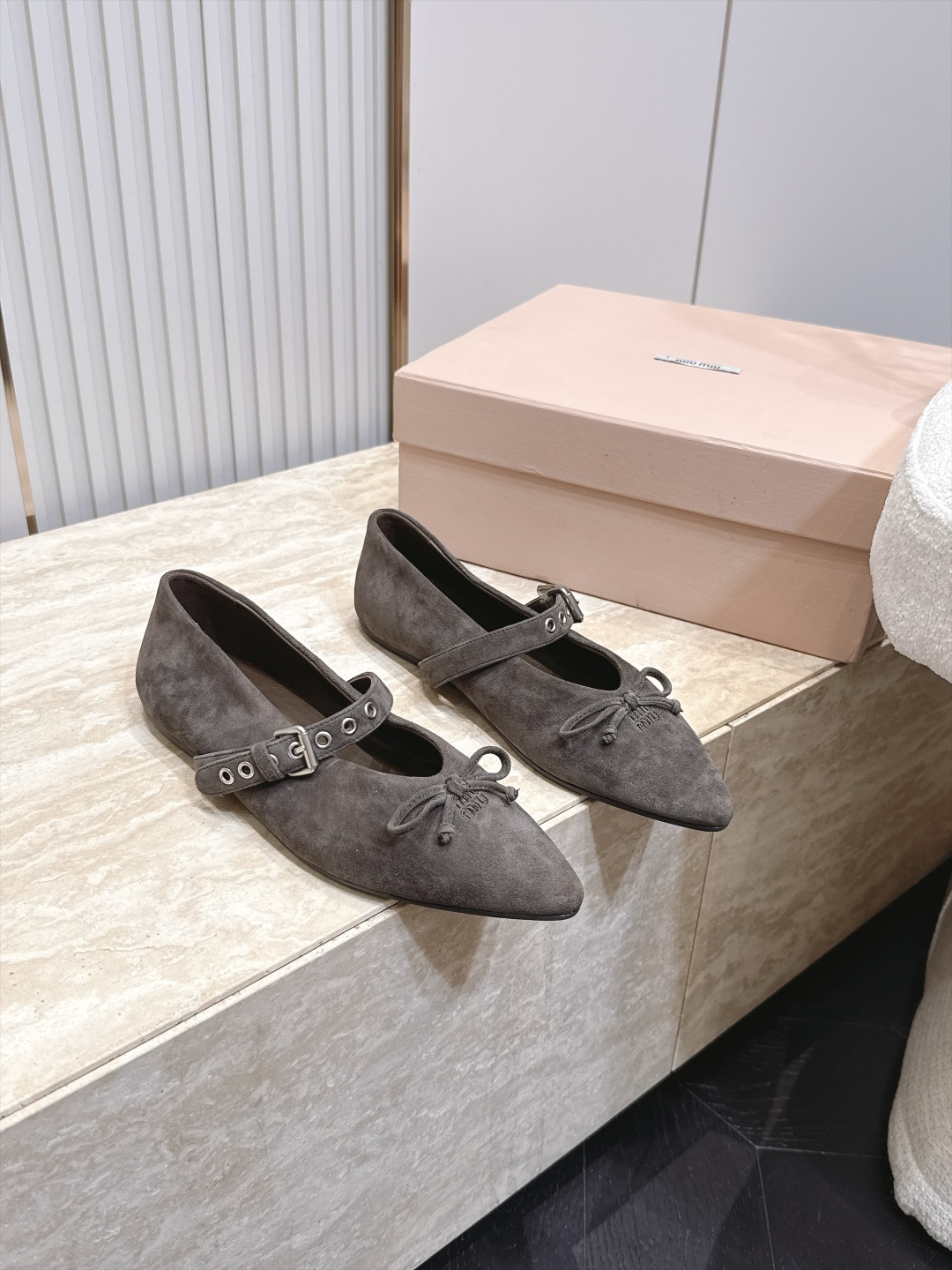 MiuMiu/缪缪 2026ss秋冬新款尖头玛丽珍平底鞋单鞋 非常低调的一款单鞋 乖巧减龄 上脚显腿又高级 舒适度也做到