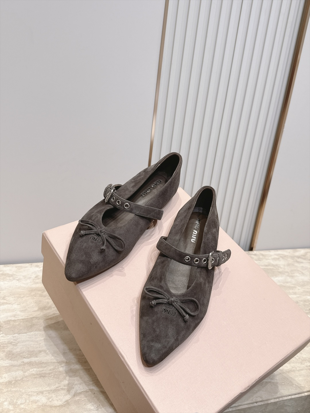 MiuMiu/缪缪 2026ss秋冬新款尖头玛丽珍平底鞋单鞋 非常低调的一款单鞋 乖巧减龄 上脚显腿又高级 舒适度也做到