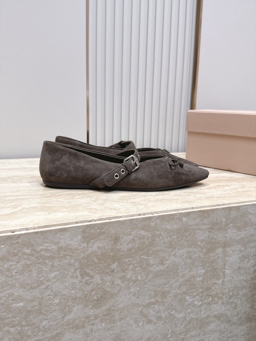 MiuMiu/缪缪 2026ss秋冬新款尖头玛丽珍平底鞋单鞋 非常低调的一款单鞋 乖巧减龄 上脚显腿又高级 舒适度也做到