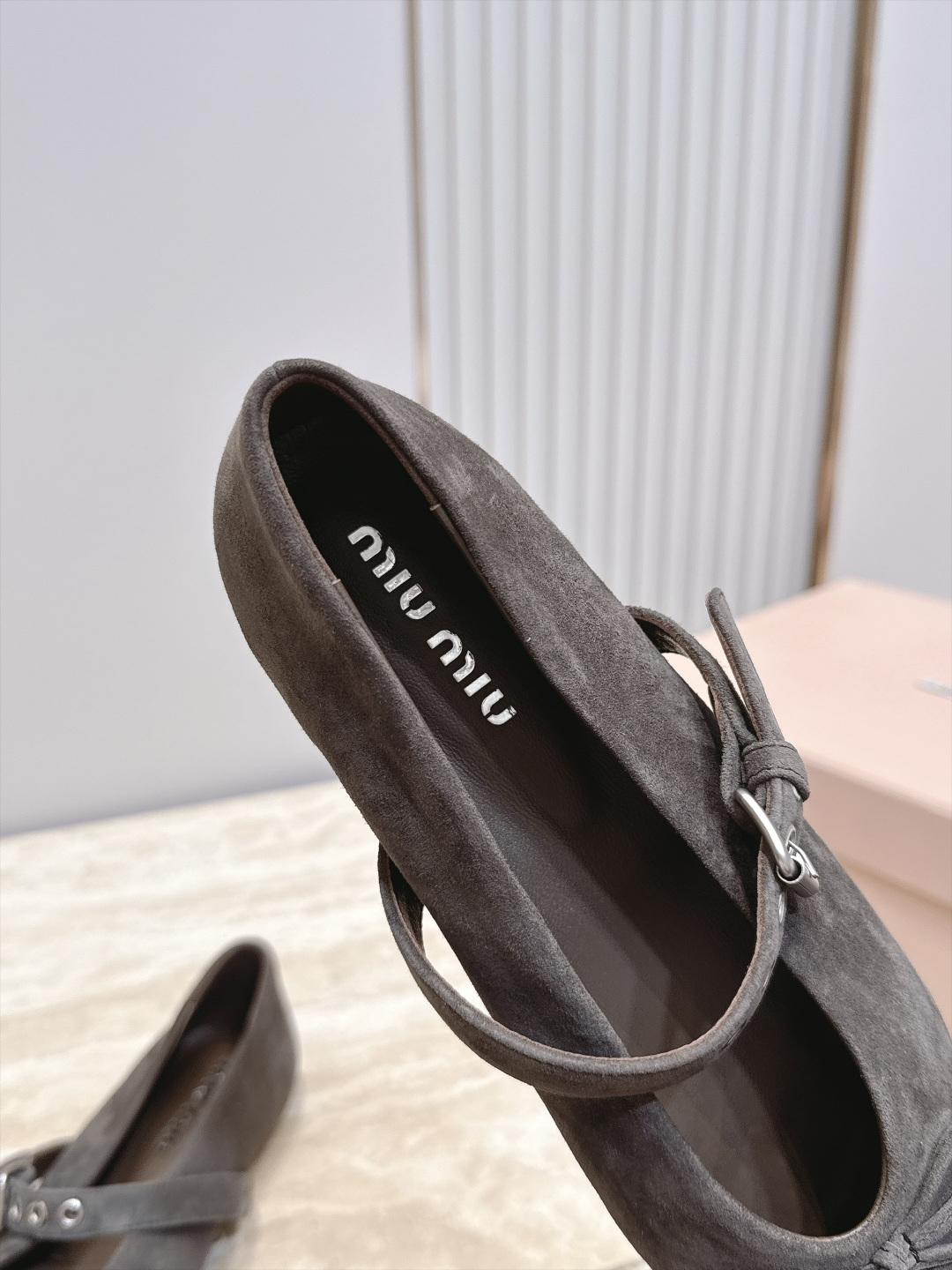 MiuMiu/缪缪 2026ss秋冬新款尖头玛丽珍平底鞋单鞋 非常低调的一款单鞋 乖巧减龄 上脚显腿又高级 舒适度也做到